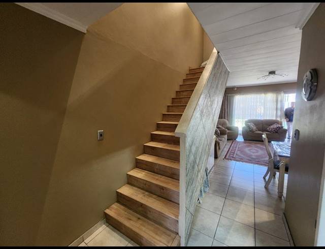 2 BEDROOM TOWNHOUSE FOR SALE IN SOUTH CREST